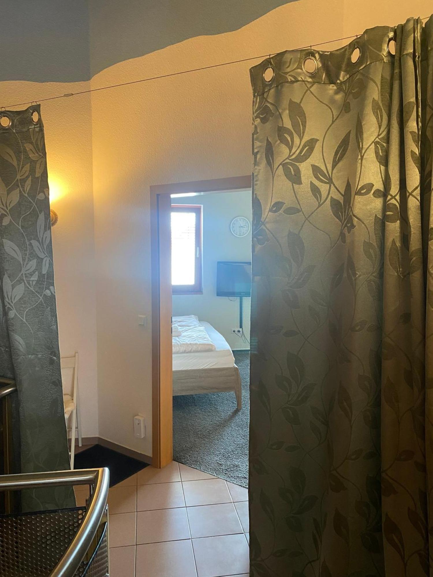 Maisonette-Ferienzimmer Am Backhausgarten Флонхайм Экстерьер фото